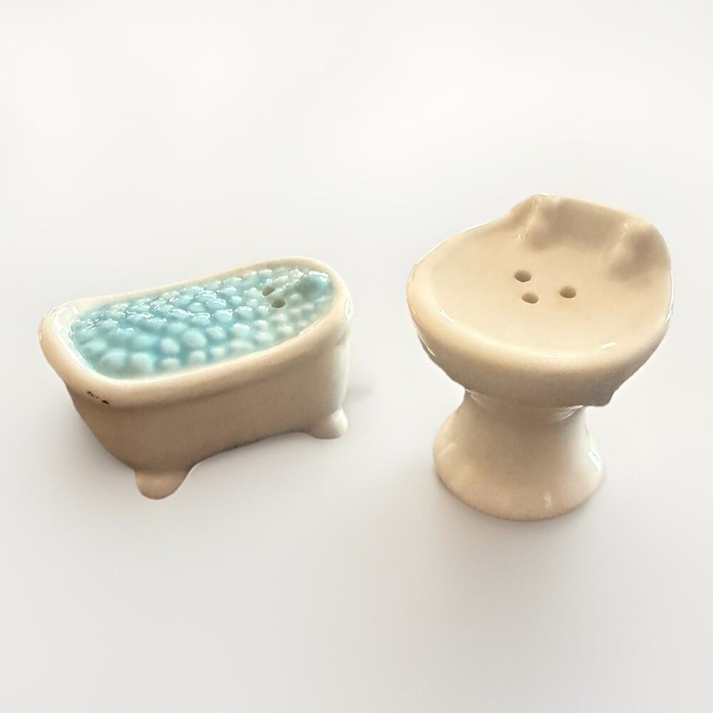 Cracker Barrel Bubble Bath Tub And Bathroom Sink Salt & Pepper Shakers 3524-63